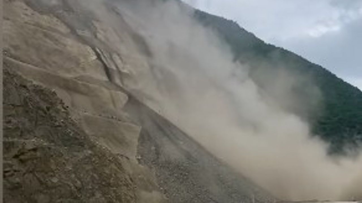 Artvin'de heyelan meydana geldi
