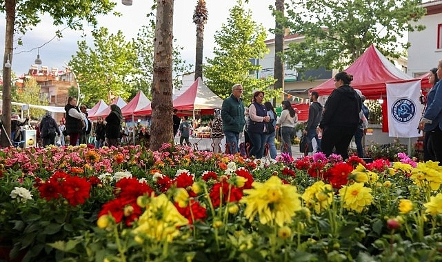  Bayındır 26. Uluslararası Çiçek Festivali’nin ilk Günü Dolu Dolu Geçti