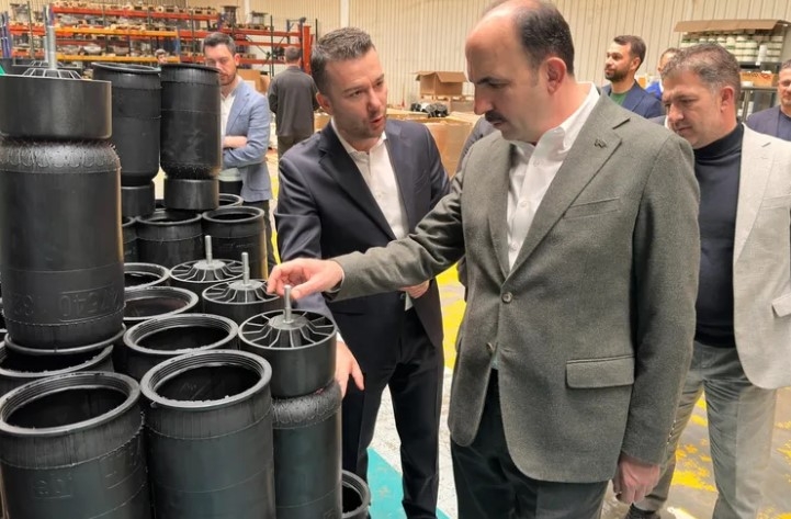 Başkan Altay, Bilim Merkezi Öğrencileri ve OSB Çalışanlarını Ziyaret Etti