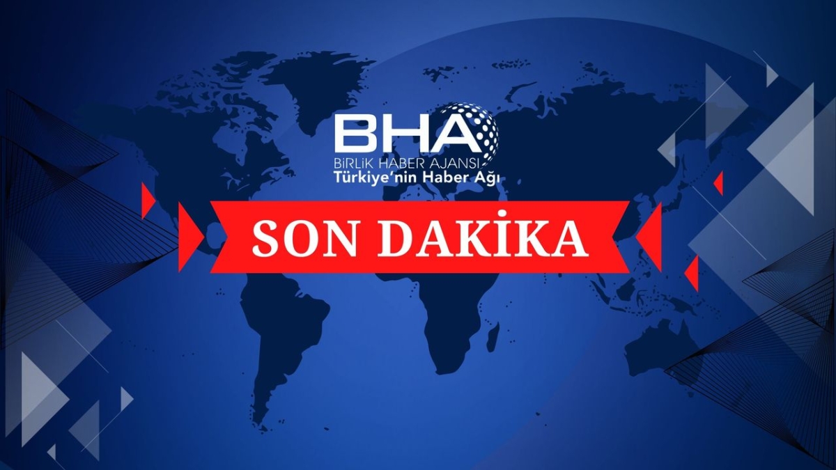Sakarya'da tır devrildi: Otoyolda uzun süre trafik kilitlendi