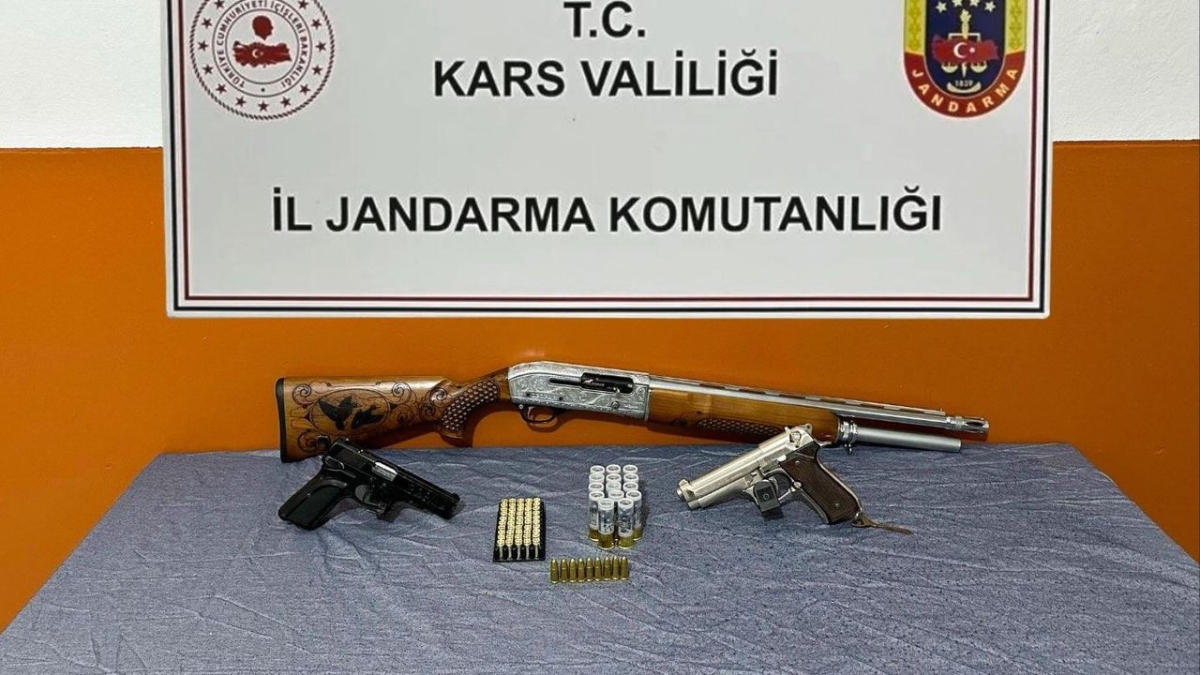 Kars’ta yasa dışı ruhsatsız silahlar ele geçirildi