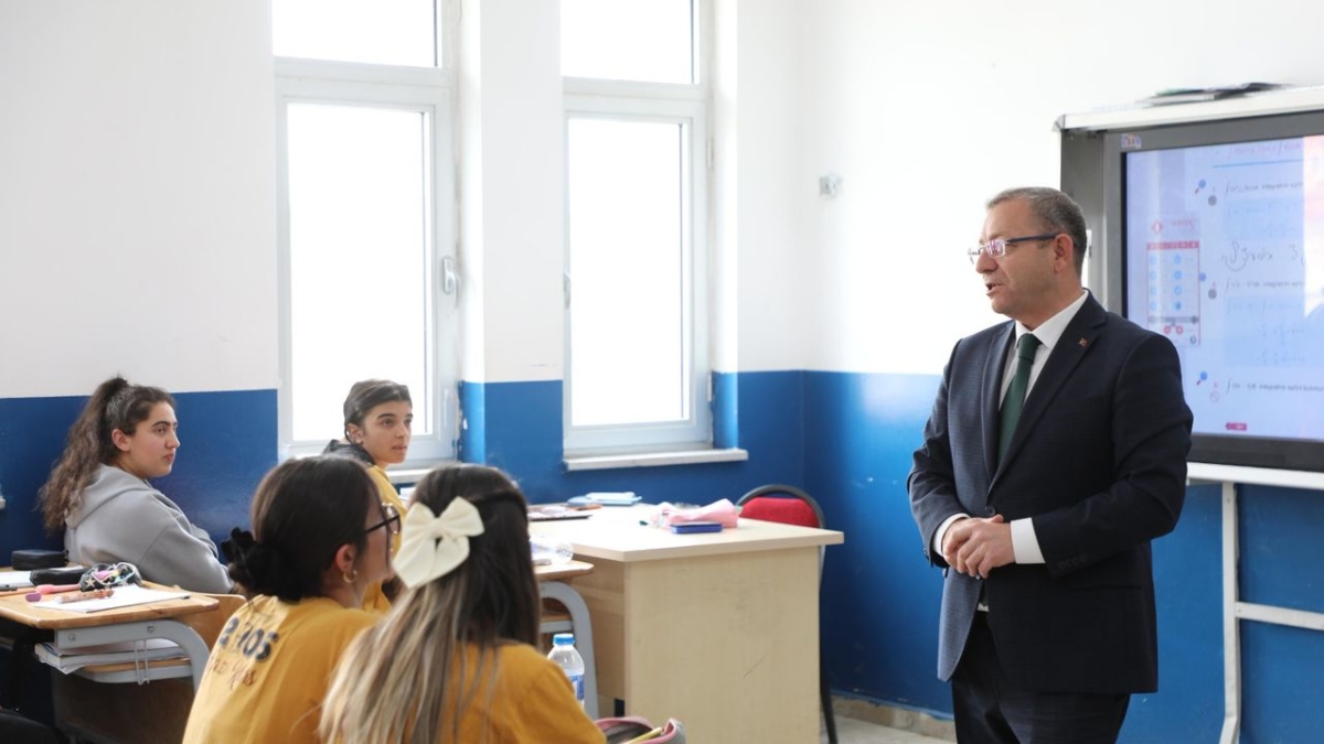 Vali Polat’ın okul ziyaretleri geleneği devam ediyor