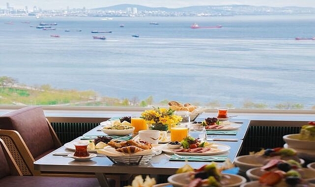 Anneler Günü'nde Marmara Denizi Manzarasında Brunch Keyfi: Sky167’de Annenize Lezzetle Taçlanan Bir Gün Hediye Edin!