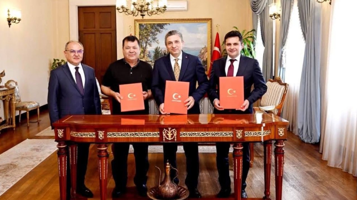 Antalya'da eğitime hayırsever desteği: Erten'den Aksu'ya anlamlı bağış