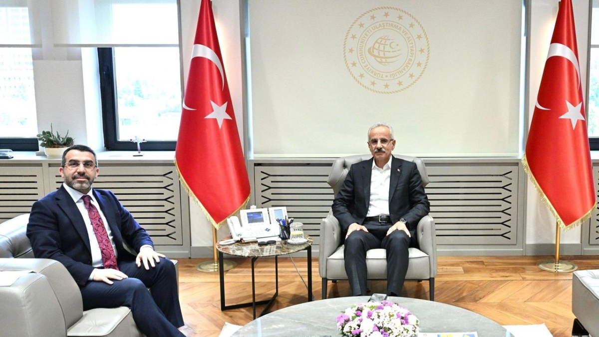 Kars Milletvekili Adem Çalkın, Ulaştırma Bakanı Uraloğlu'nu ziyaret etti