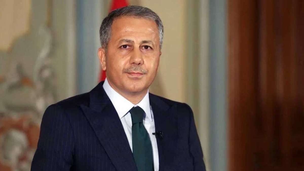 Yerlikaya'dan 'bant' açıklaması: Koruma polislerinin görevi değil