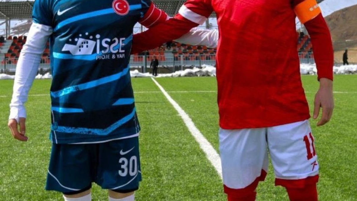 Van'da Aşkan kardeşler final maçında kozlarını paylaşıyor