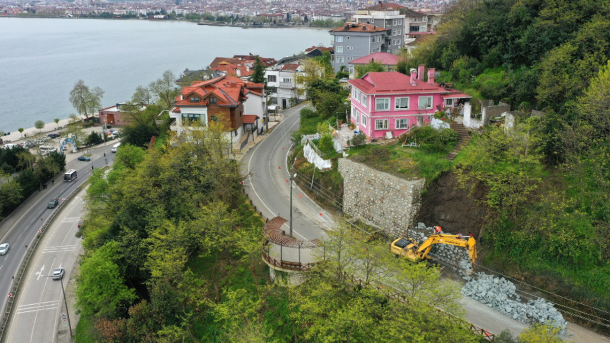 Altınordu’da güvenli yol inşası sürüyor