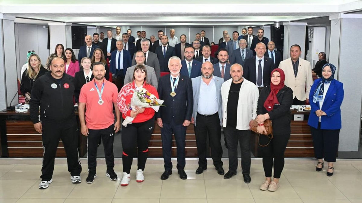 Başkan Başdeğirmen: Fatmagül’ün başarısı Isparta’mızın gururu