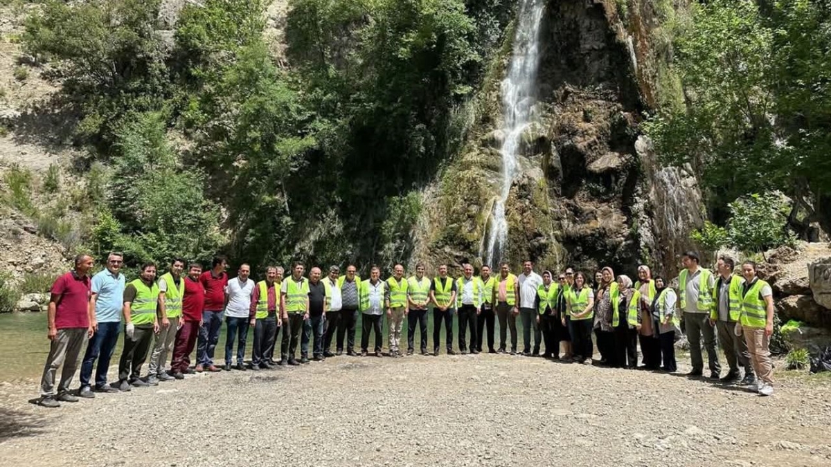 Serik'te 'Orman Benim' kampanyası kapsamında temizlik çalışması yapıldı