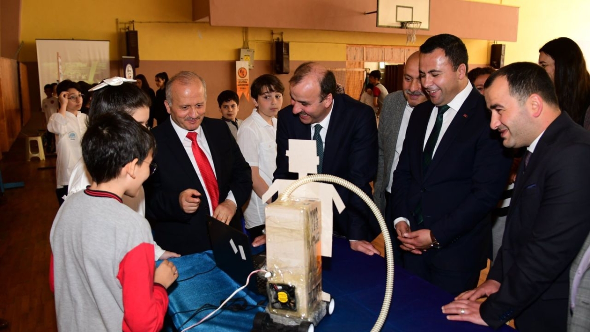 Harezmi Eğitim Modeli kapsamında 'Suya Yazanlar ve Yazarlık Eğitimi Proje Ürünleri Sergisi'ne yoğun  ilgi