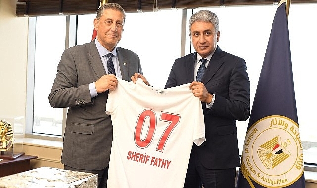Corendon Airlines Yönetim Kurulu Başkanı Yıldıray Karaer, Mısır'ın Turizm ve Sivil Havacılık Bakanları ile bir araya geldi