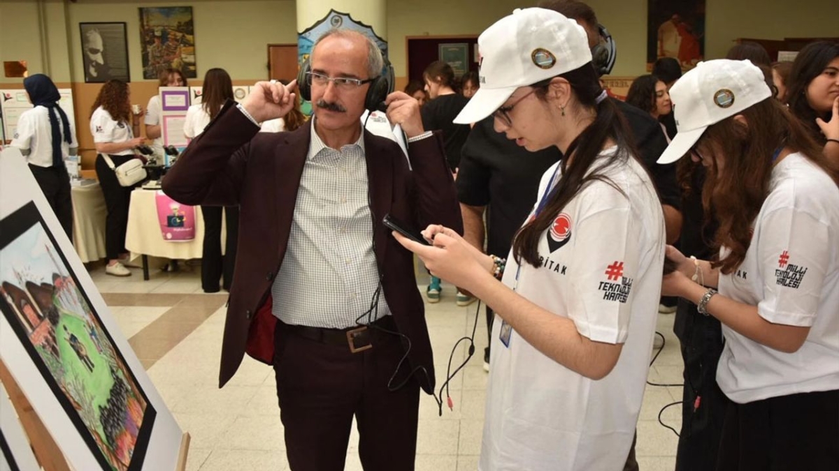 Manisa’da TÜBİTAK 4006 Bilim Fuarı’nda 16 proje sergilendi