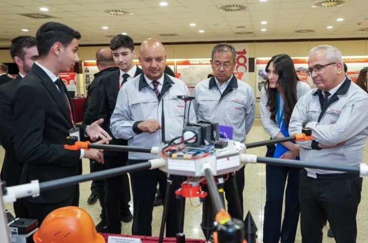 Genç Zihinler Toyota ile Parlıyor

