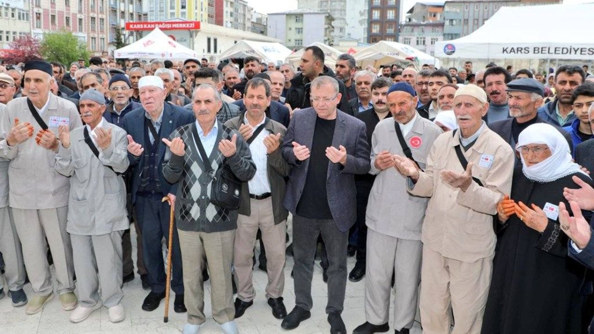 Hacı adayları Kars'tan 