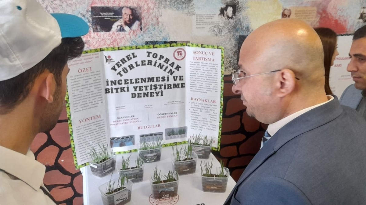 Kars'ta TÜBİTAK 4006-B Bilim Fuarı büyük ilgi gördü