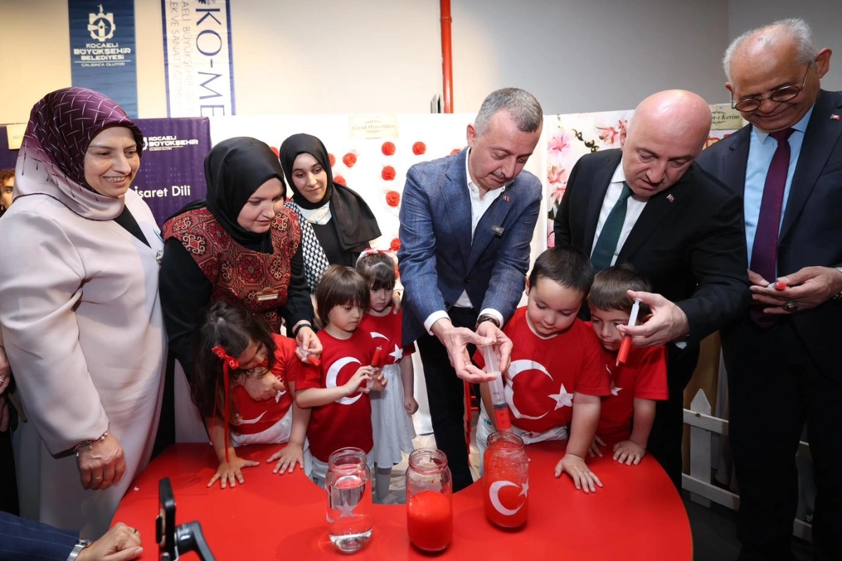 Kocaeli'de KO-MEK'in eserleri göz kamaştırdı