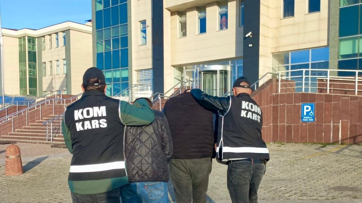 Kars'ta 9 yıl hapis cezası bulunan abi kardeş yakalandı