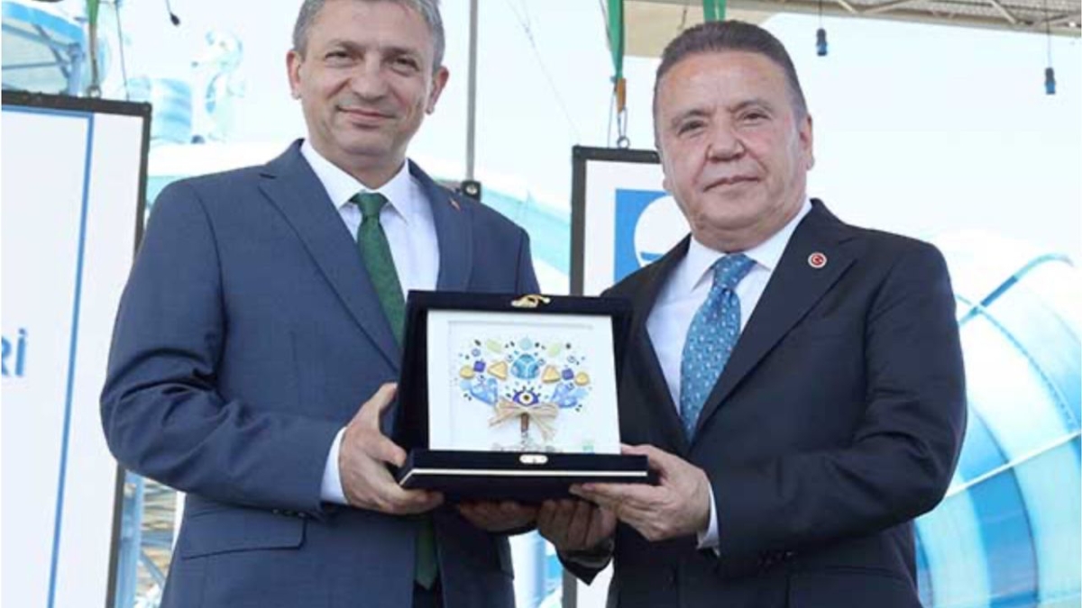 Antalya mavi bayrakta zirveyi kimseye bırakmıyor! Vali Şahin'den açıklama