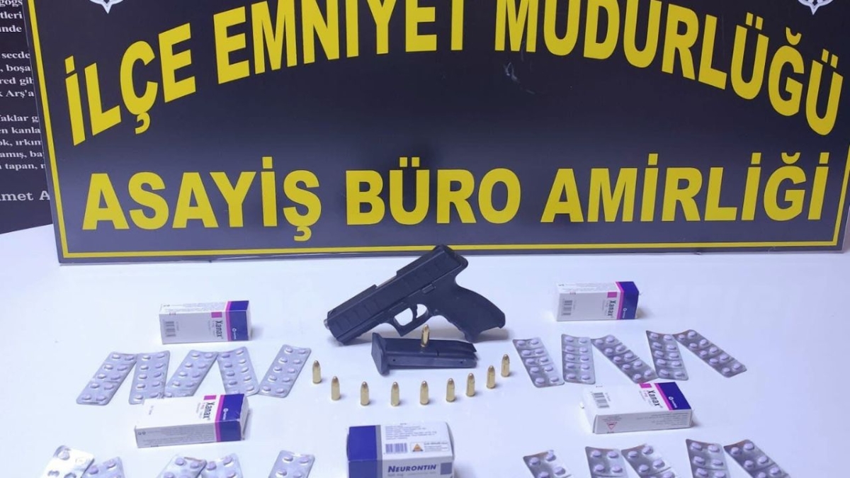 Alanya’da ruhsatsız tabanca ve uyuşturucu ele geçirildi