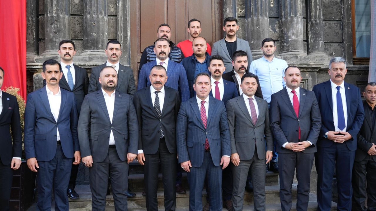 Ülkü Ocakları Genel Başkan Yardımcısı Nebioğlu, Kars Belediye Başkanı Senger'i ziyaret etti