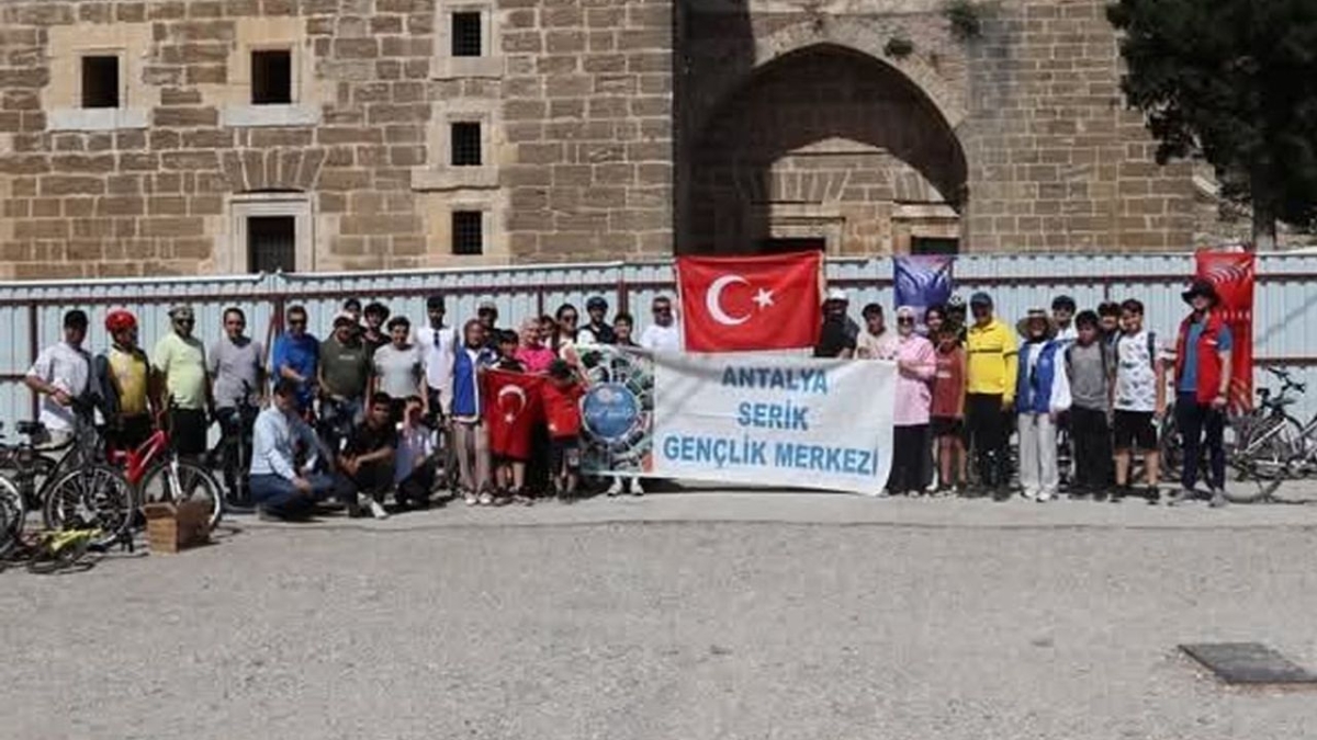 Serik'te pedallar gençlik için döndü!