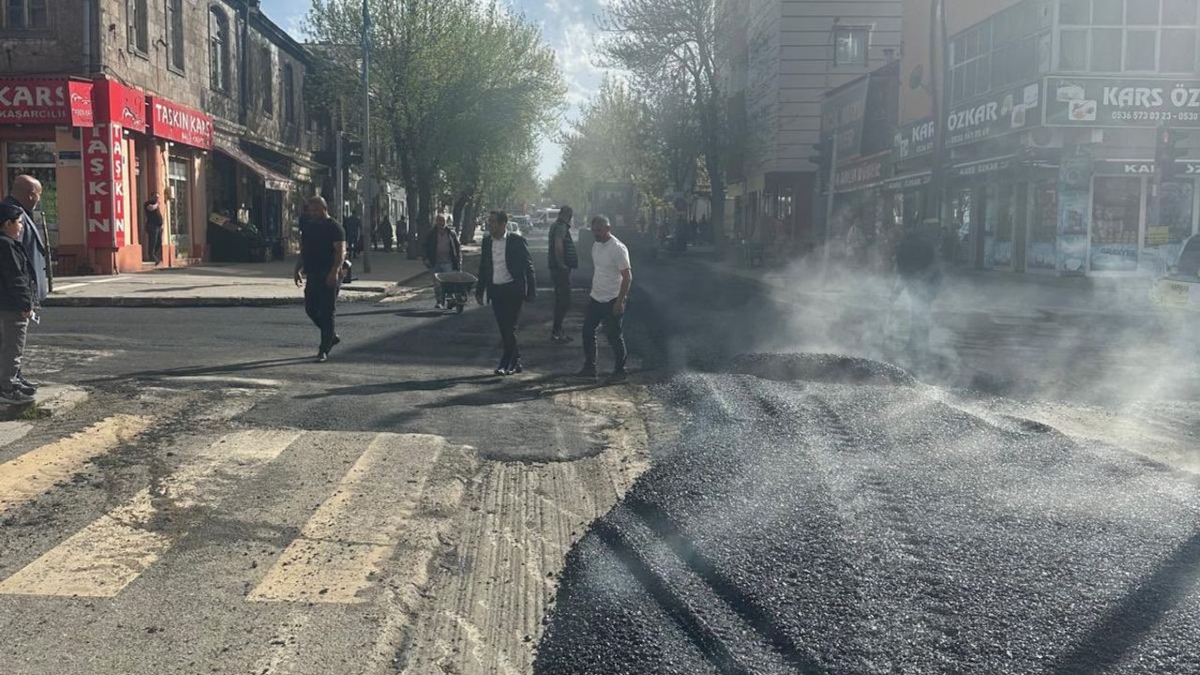 Kars Belediyesinden yol yapım seferberliği
