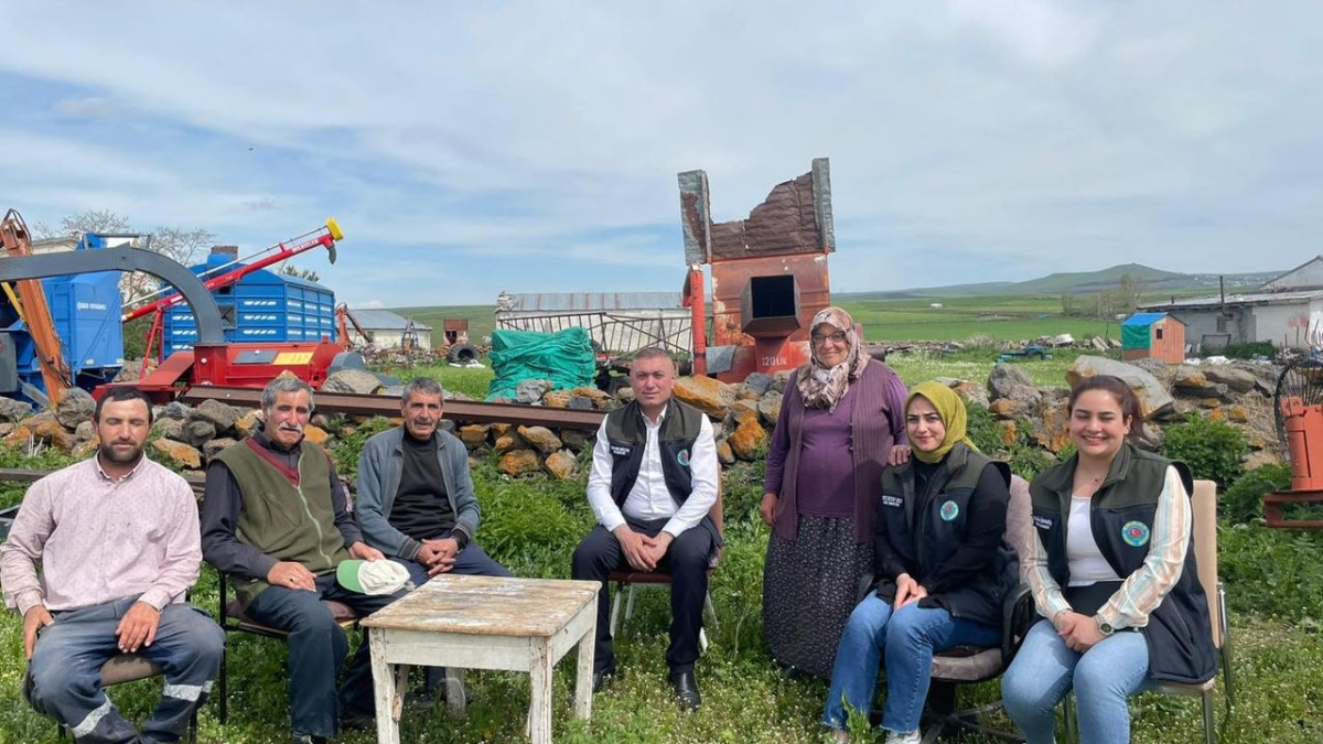 Kars Ziraat Odası Başkanı Özcan Müçük’ten çiftçilere tarla ziyareti