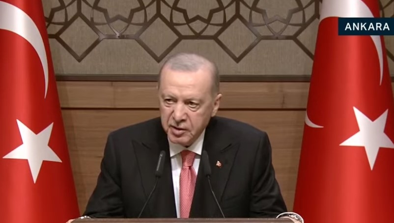 Erdoğan: Görevi kötüye kullananların gözünün yaşına bakmayız