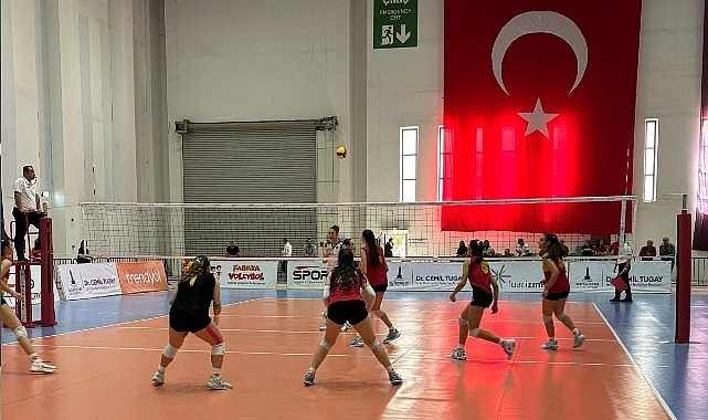 Festival Voleybol'da ilk ödüller verildi