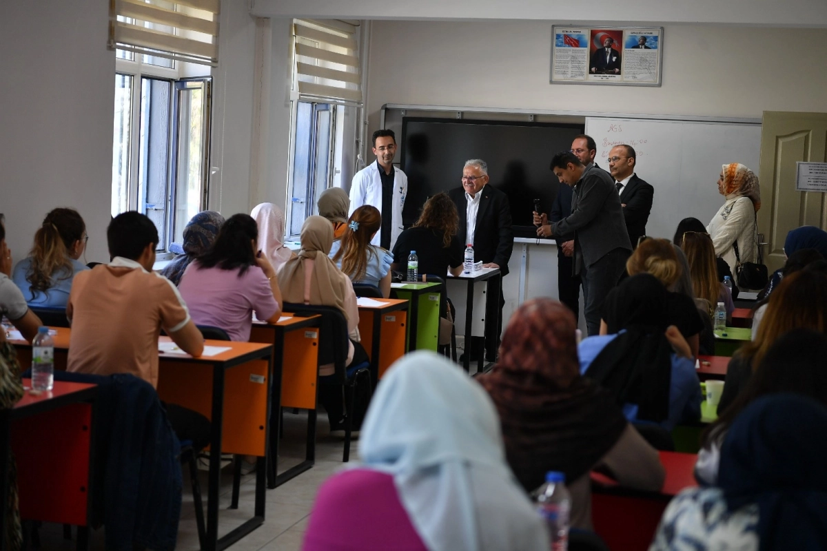 KAYMEK AGS öğrencilerine Büyükkılıç'tan başarı dileği