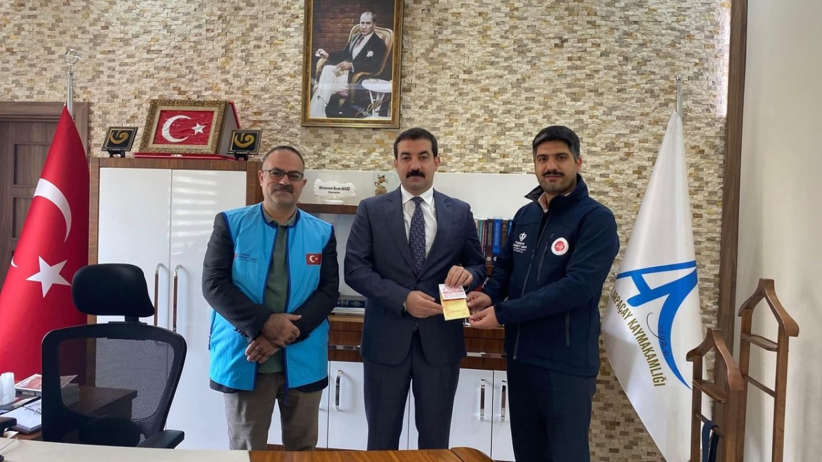 Kaymakam Akköz, vekaleten kurban bağışında bulundu