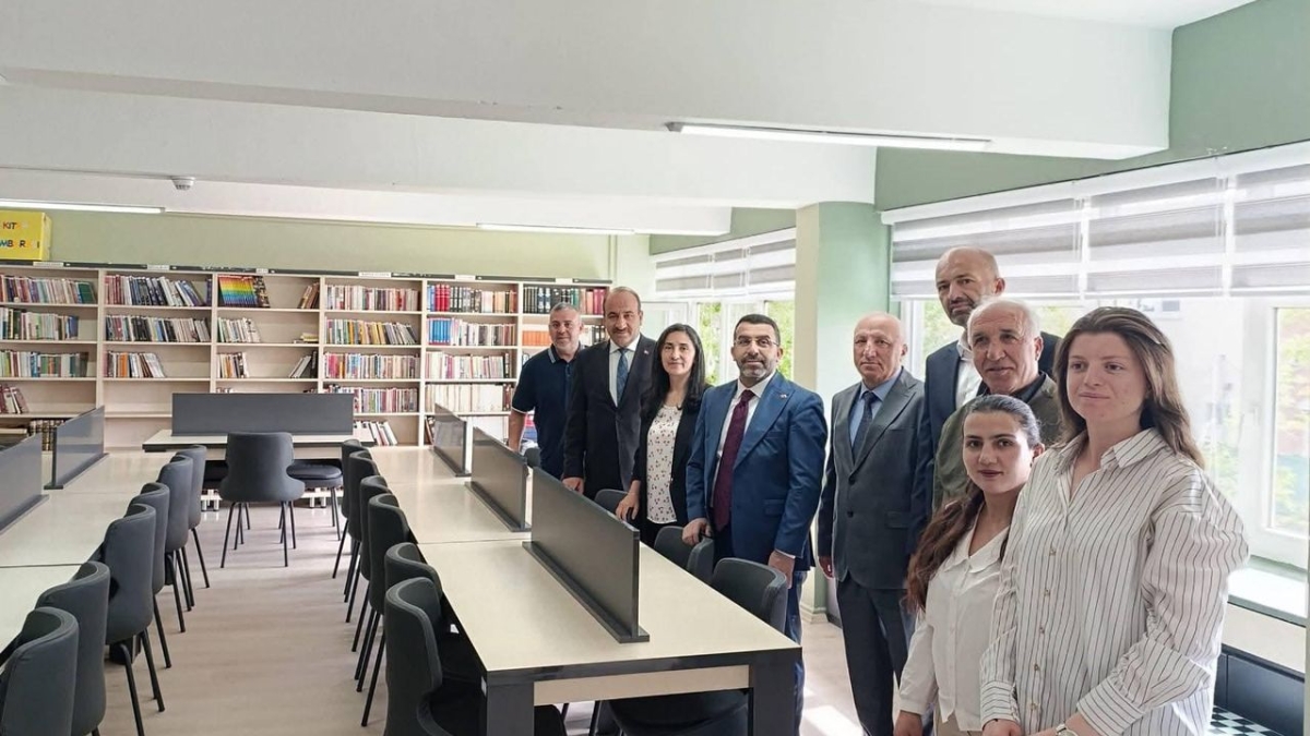 Milletvekili Çalkın, Kars Alparslan Anadolu Lisesi Kütüphanesi'ni inceledi