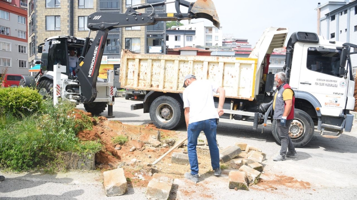 Giresun Belediyesi sahaları düzenlemeye başladı