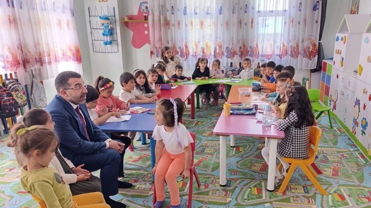 Kars Milletvekili Adem Çalkın, 4-6 yaş grubu Kur'an Kursu'nu ziyaret etti