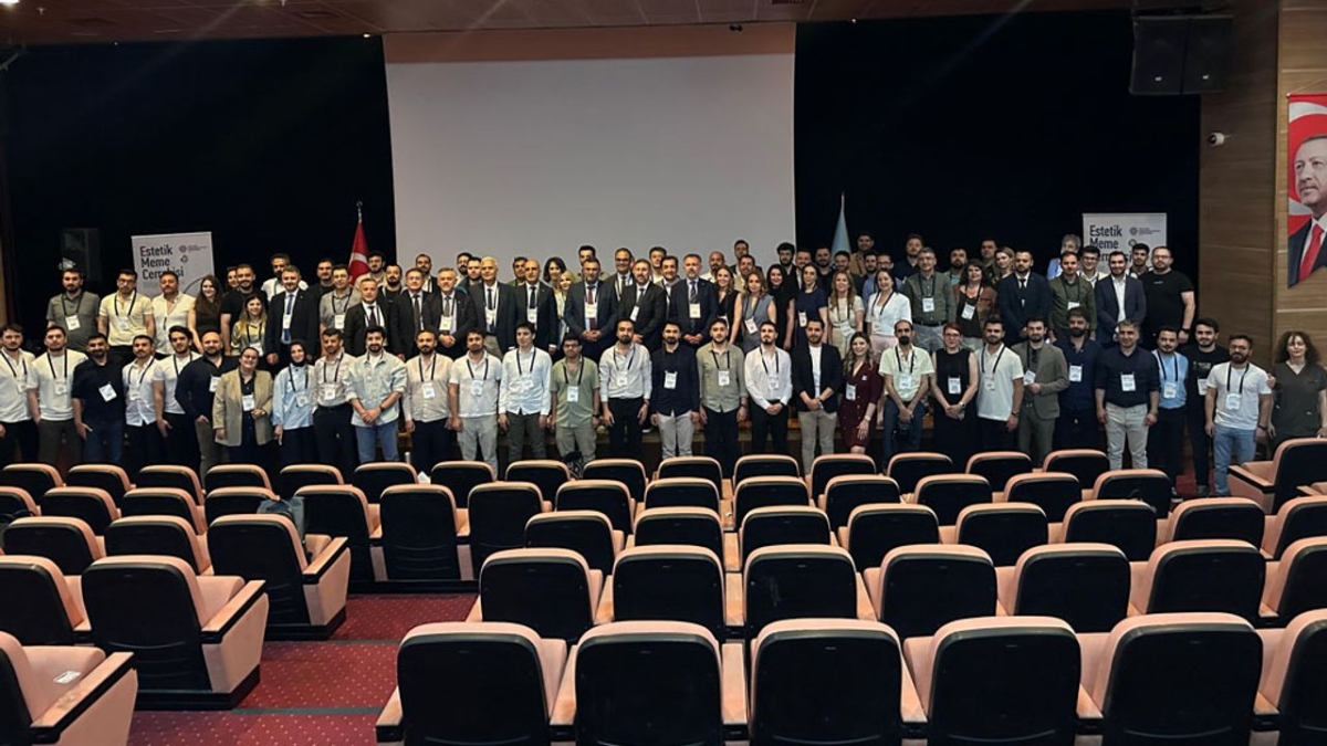 Dicle Üniversitesi’nde “Estetik Meme Cerrahisi Bölge Toplantısı” düzenlendi