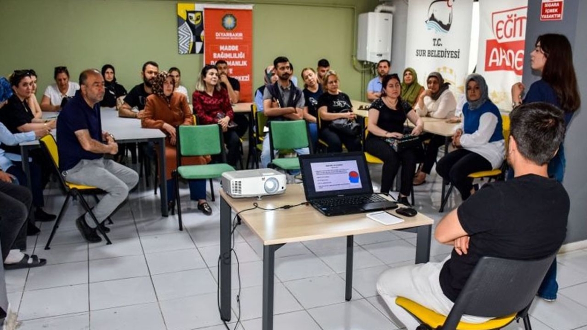 Sur Belediyesi personeline farkındalık eğitimi verildi