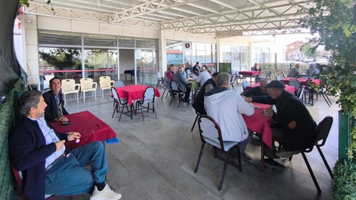 Çarıksaraylar’da millet kıraathanesi hizmete açıldı: Çay 3 lira
