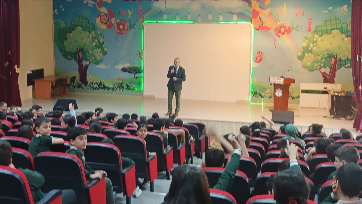 Gazeteci-yazar Metin Özmen 150. konferansını Bitlis'te verdi