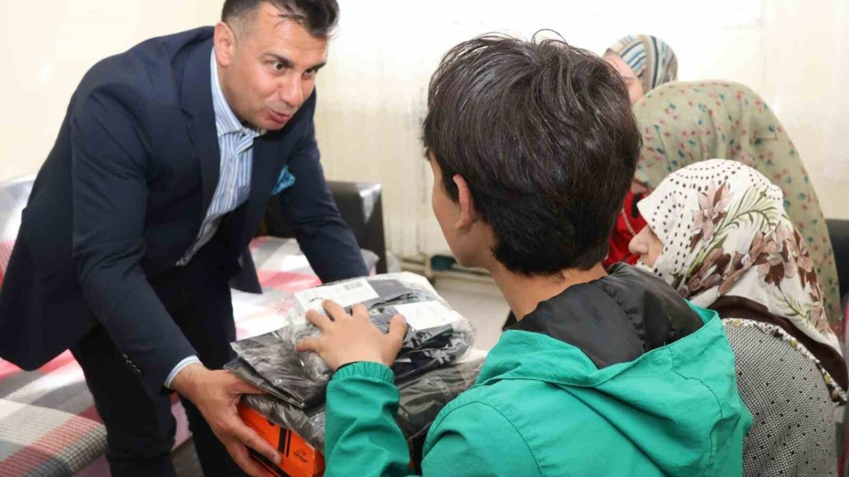 Aile yılı kapsamında bayram öncesi anlamlı ziyaret: 84 öğrenciye spor seti dağıtıldı
