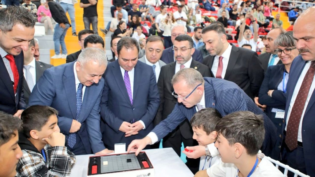 Kars'ta 7. Akıl ve Zeka Oyunları Turnuvası'nın finali start aldı