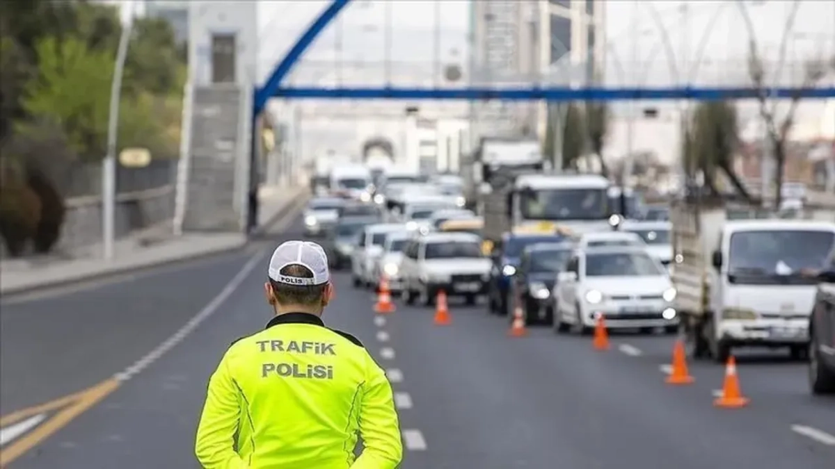 İstanbul'da kutlama yoğunluğu: Trafiğe kapatılacak yollar açıklandı