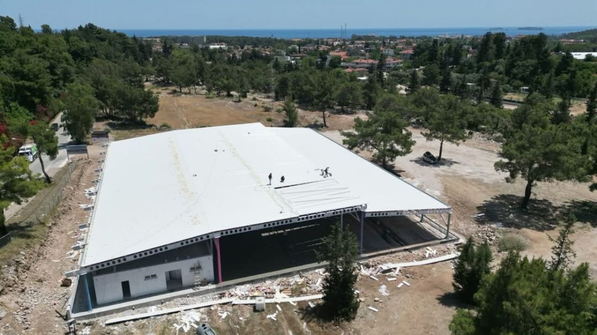 Tekirova kapalı pazar yerinde çalışmalar sürüyor