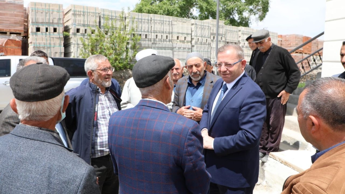 Kars Valisi Ziya Polat, Alpaslan Mahallesi'nde vatandaşlarla buluştu