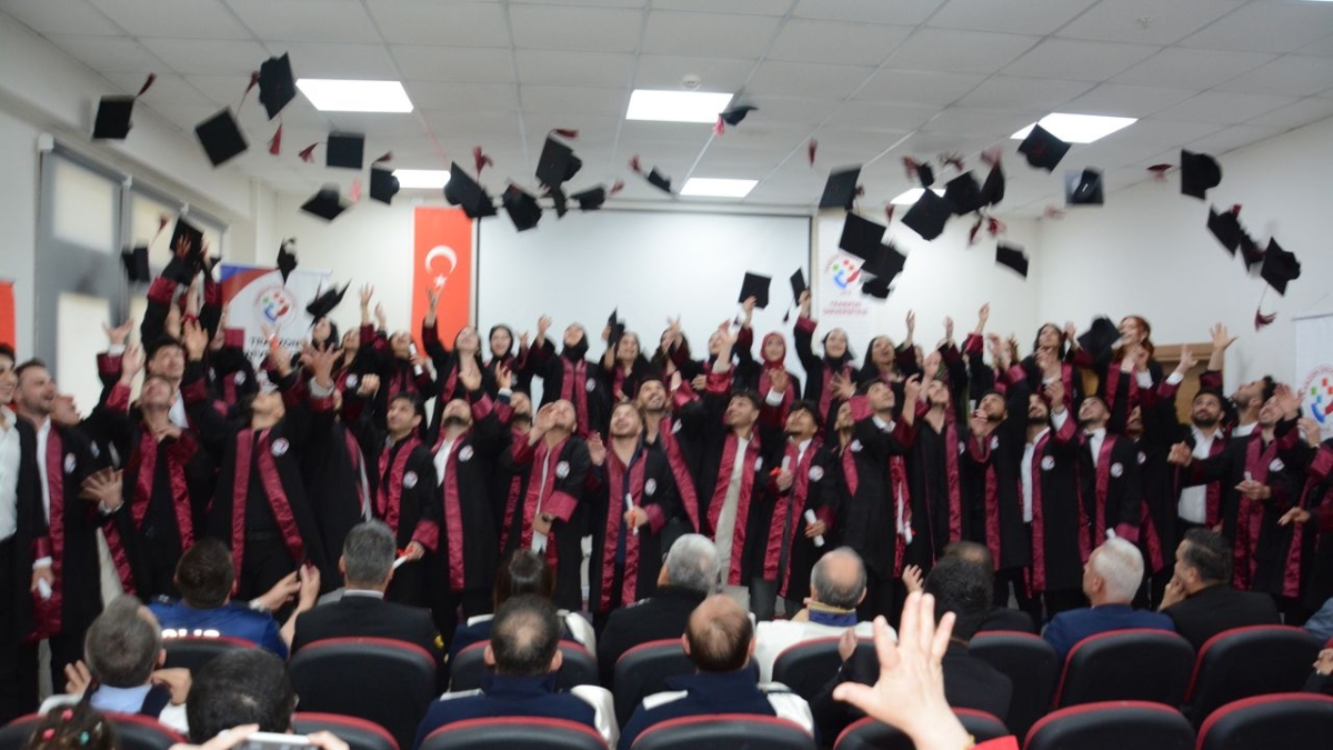 Şalpazarı MYO 4.mezunlarından 47 öğrenci kep sevinci yaşadı