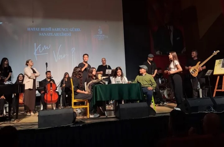 MEB'in 'Kim Var?' Projesi Liselileri Tiyatro Sahnesiyle Buluşturdu








