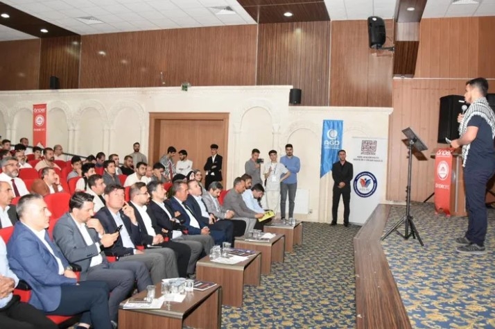 Mardin’de Gazze Temalı Şiir Dinletisi Yoğun İlgi Topladı








