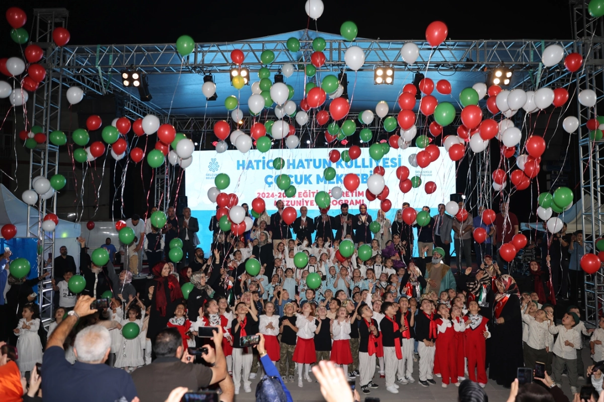 Konya Selçuklu'da Hatice Hatun'da çocukların mezuniyet coşkusu