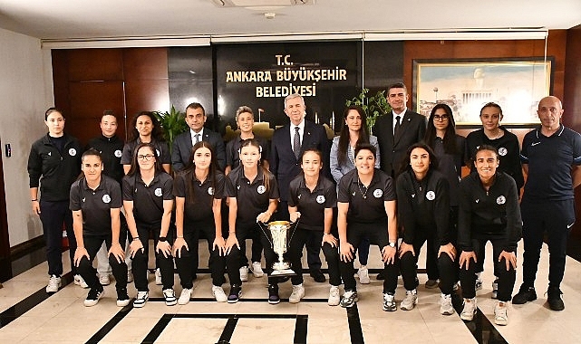 Kupa Mansur Başkan'ın Ellerinde
