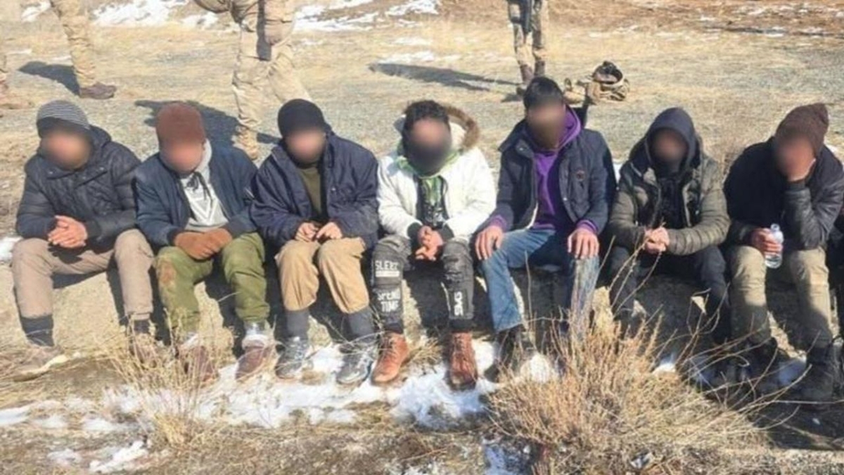 Arpaçay'da 7 düzensiz göçmen yapılan operasyonla yakalandı